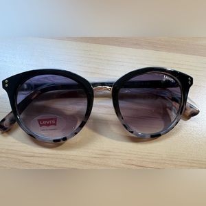 LEVI’S- Women’s Sunglasses /51mm Oval Sunglasses /Tortoise shell design,